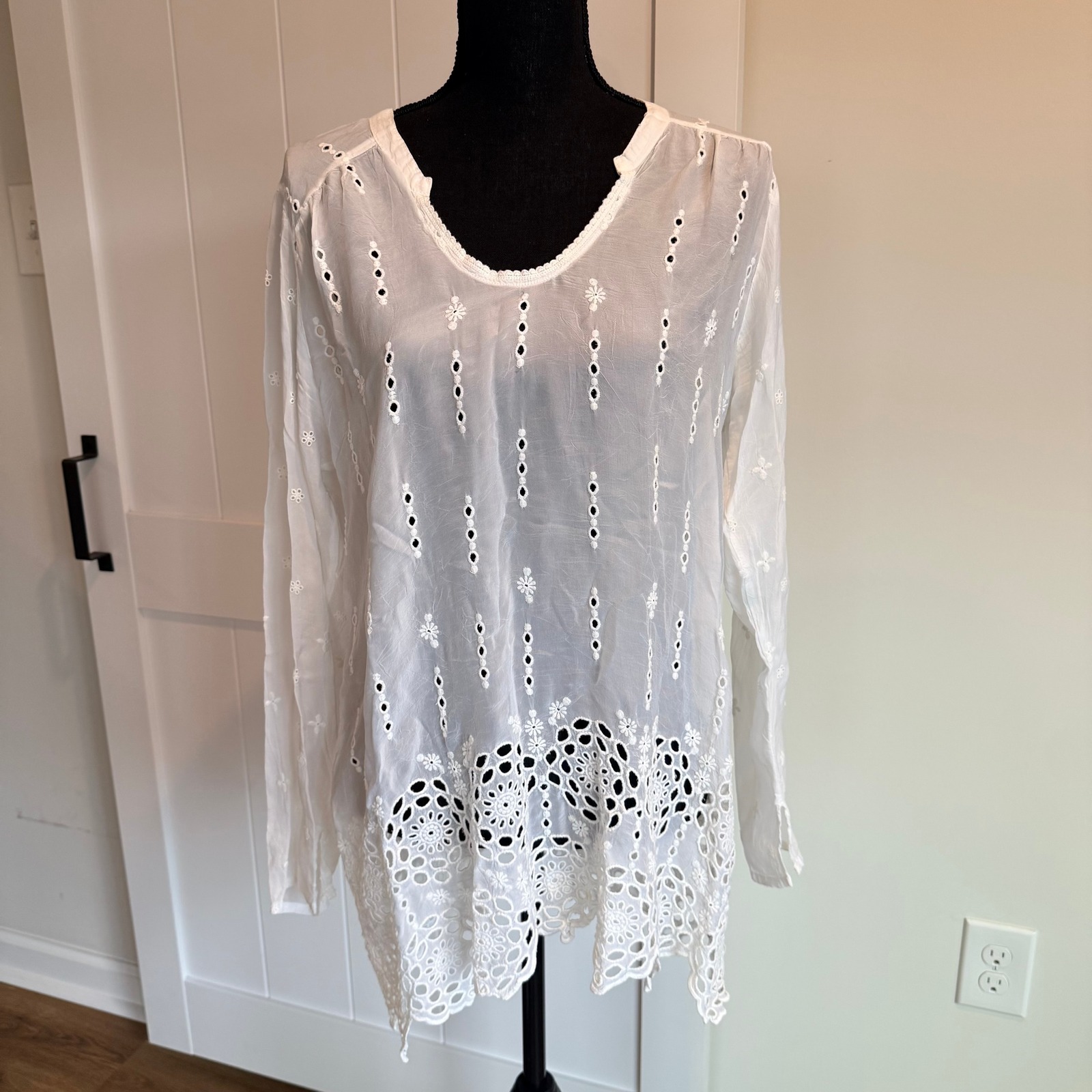 Johnny Was White Eyelet Embroidered Tunic Top Long Sleeve Boho Peasant Medium